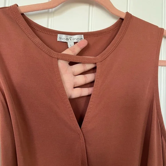 Moa Moa Top Rust Wrap With Cutout Size Large tank sleeveless blouse draped - Picture 5 of 9